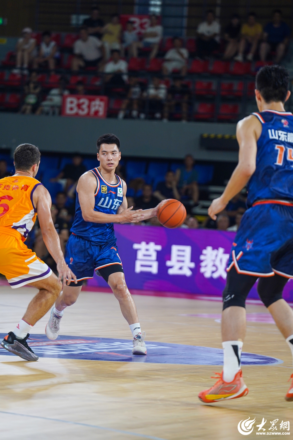 kaiyun-关于转折点！山东男篮造点机会，NBA总决赛窗口期攻防权衡，媒体盛赞，阵容厚度经受考验的信息